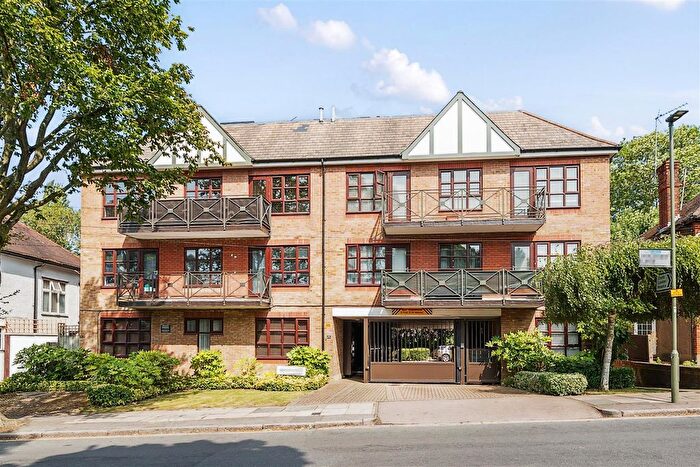 2 Bedroom Flat For Sale In Woodside Lane, Woodside Park, N12