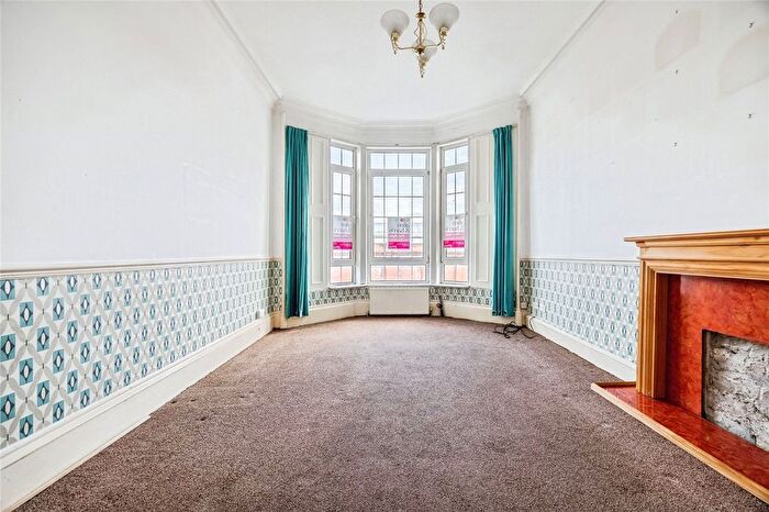 2 Bedroom Flat For Sale In East Princes Street, Helensburgh, Argyll And Bute, G84