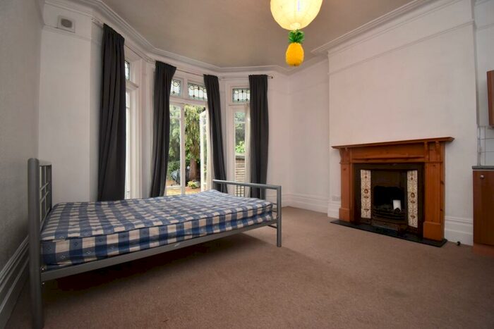Flat To Rent In Penerley Road Catford, SE6