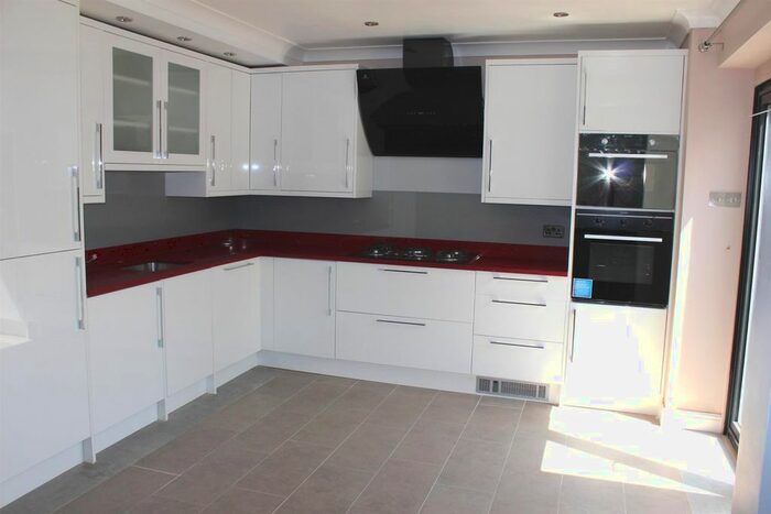 5 Bedroom Terraced House To Rent In Almond Close, Englefield Green, Egham, TW20