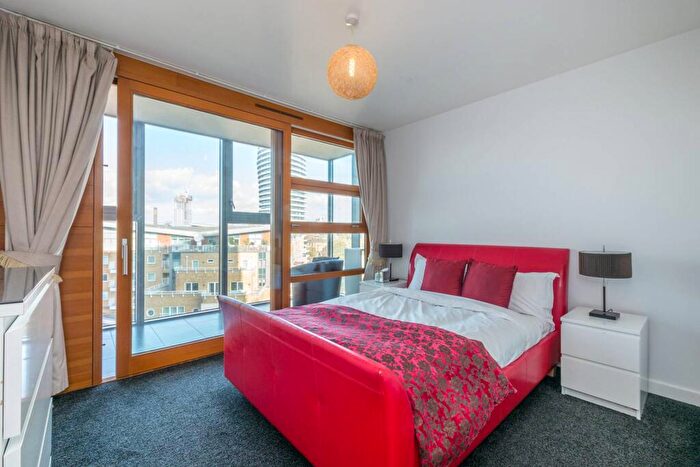 1 Bedroom Flat To Rent In Falcon Wharf, Battersea, London, SW11