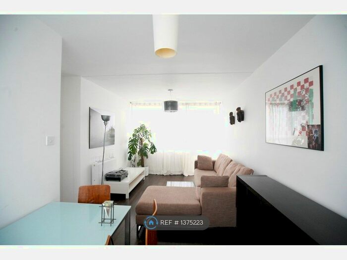 2 Bedroom Flat To Rent In Debdale House, London, E2