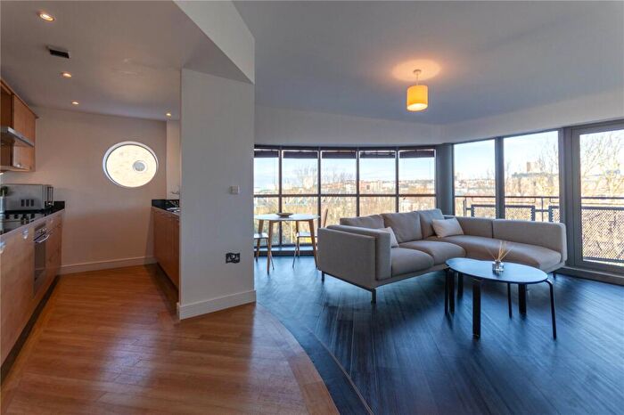 2 Bedroom Flat To Rent In Fairway Court, Fletcher Road, Gateshead, NE8