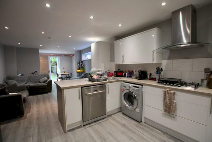 6 Bedroom Terraced House To Rent In Heeley Road, B29