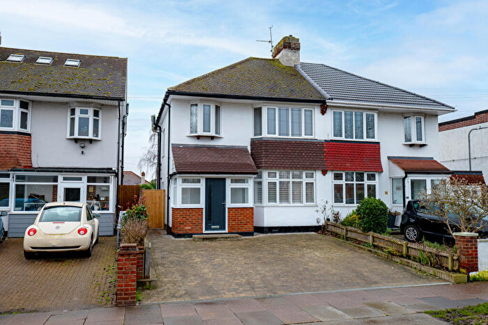 3 Bedroom Semi-Detached House For Sale In Rochford Road, Southend-on-sea, SS2