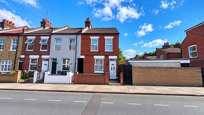 3 Bedroom End Of Terrace House To Rent In Malvern Road, Luton, LU1