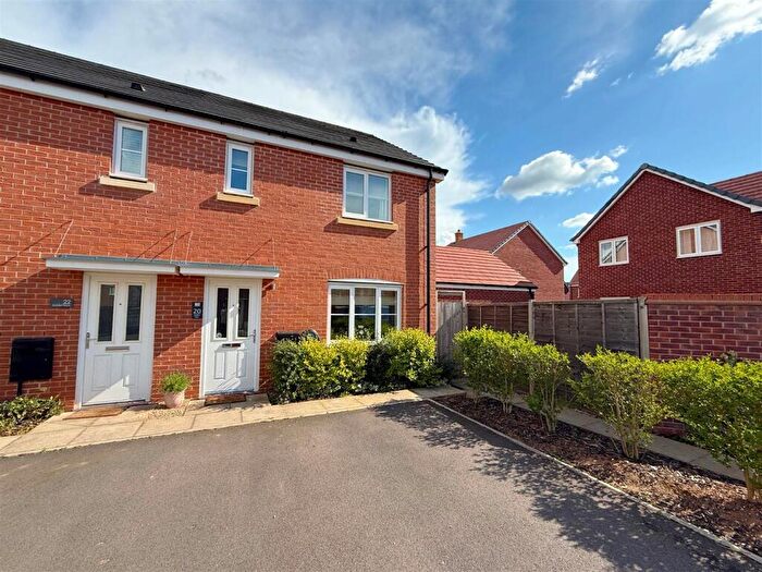 3 Bedroom End Of Terrace House For Sale In Saddler Place, Wellesbourne, Warwick, CV35