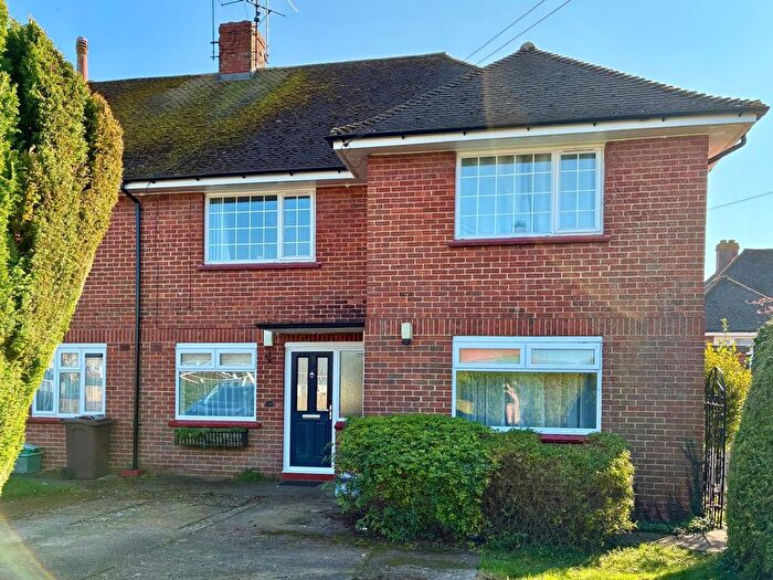 2 Bedroom Flat For Sale In Beaconsfield Road, Epsom, KT18