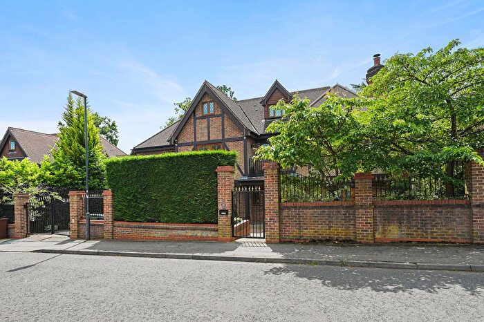 6 Bedroom Detached House For Sale In Cherry Tree Way, Stanmore, HA7