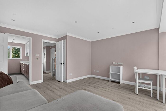 4 Bedroom Semi-Detached House To Rent In Bywater Place, Surrey Quays, SE16