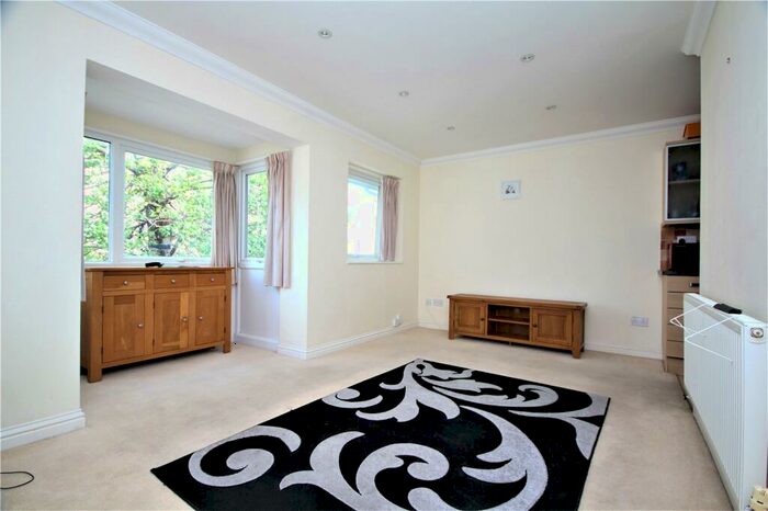 1 Bedroom Apartment To Rent In South Street, Lancing, West Sussex, BN15