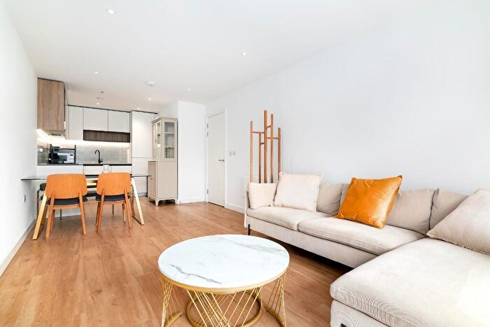 2 Bedroom Flat To Rent In Beaufort Square, London, NW9