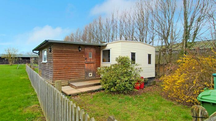 2 Bedroom Mobile/park Home To Rent In Cudworth Lane, Newdigate, Dorking RH5