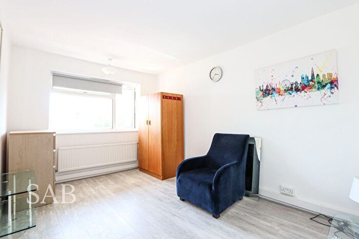 1 Bedroom Flat To Rent In Perth Avenue, Hayes, UB4