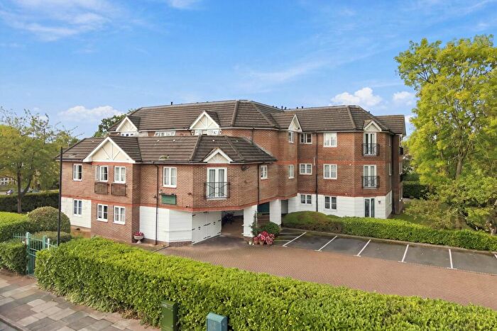 2 Bedroom Flat For Sale In Longcrofte Road, Edgware, HA8