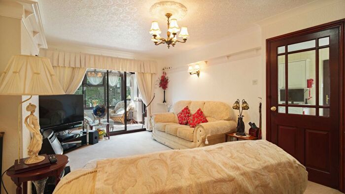 2 Bedroom Bungalow For Sale In Church Field Road, Rossington, DN11