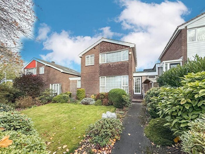 3 Bedroom Link Detached House For Sale In Salcombe Gardens, Low Fell, NE9