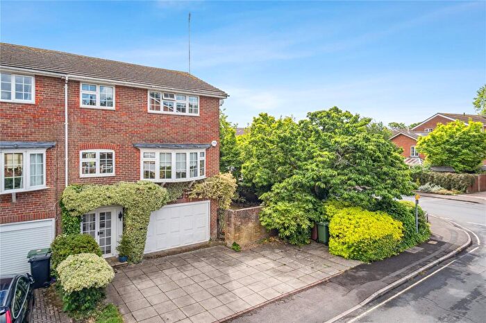 4 Bedroom End Of Terrace House For Sale In Baronsmead, Henley-on-Thames, Oxfordshire, RG9