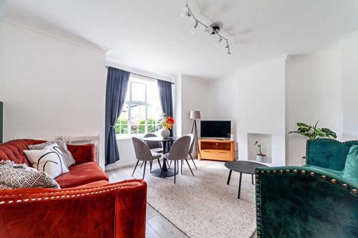 3 Bedroom Flat To Rent In Huntingfield Road, London, SW15