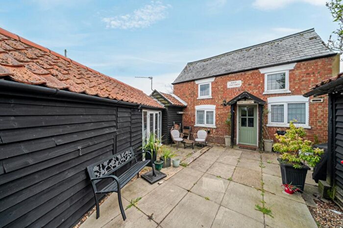 2 Bedroom Detached House For Sale In The Leys, Langford, SG18