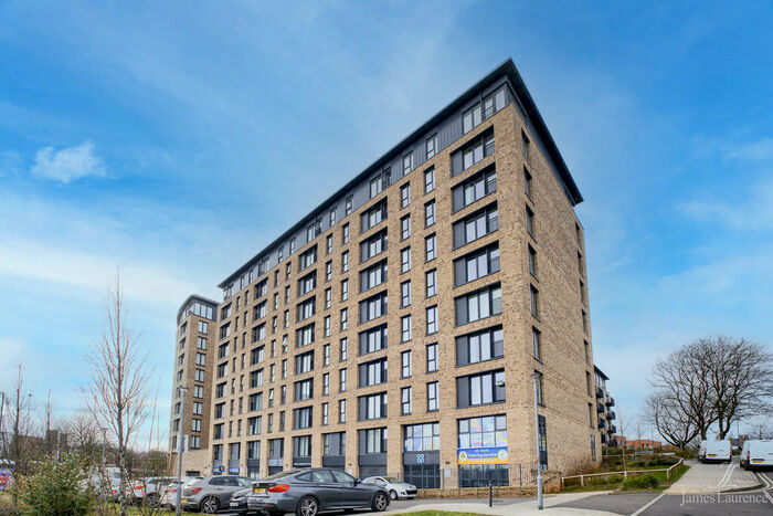 2 Bedroom Apartment To Rent In Roosevelt Apartments, Lexington Gardens, Park Central, B15