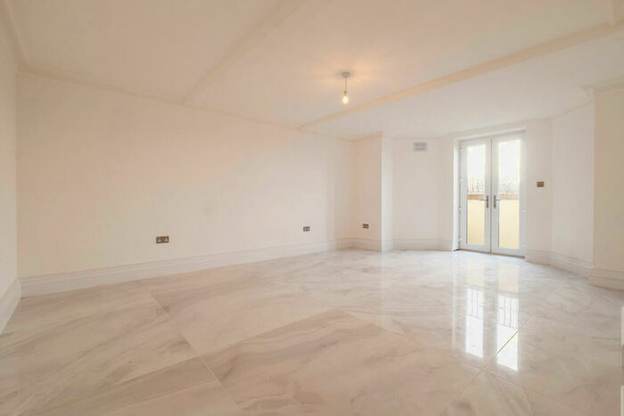 2 Bedroom Apartment For Sale In West Beach, Lytham, FY8