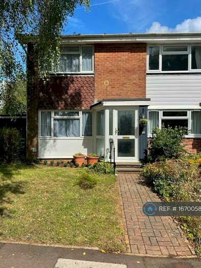 2 Bedroom End Of Terrace House To Rent In Linnet Way, Alton, GU34