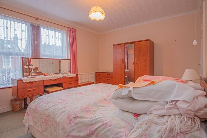 3 Bedroom Terraced House For Sale In The Crescent, Eastleigh, SO50