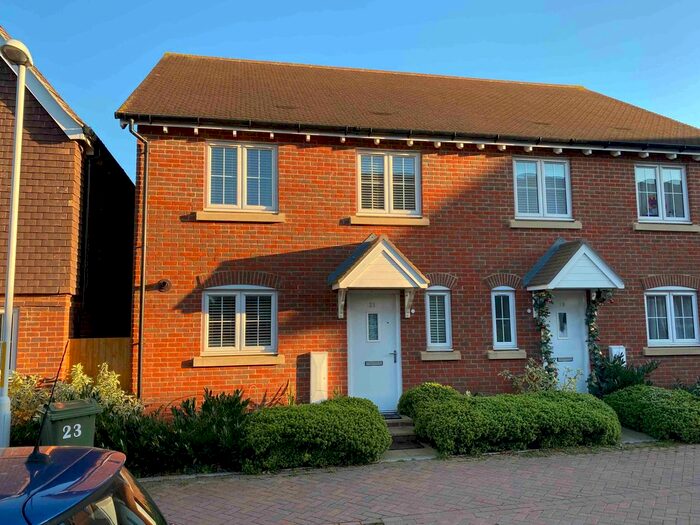 4 Bedroom Semi-Detached House To Rent In Leigh Road, Sittingbourne, Kent ME10