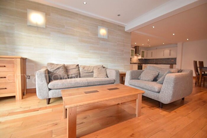 2 Bedroom Apartment To Rent In Copperfield Road, London, E3