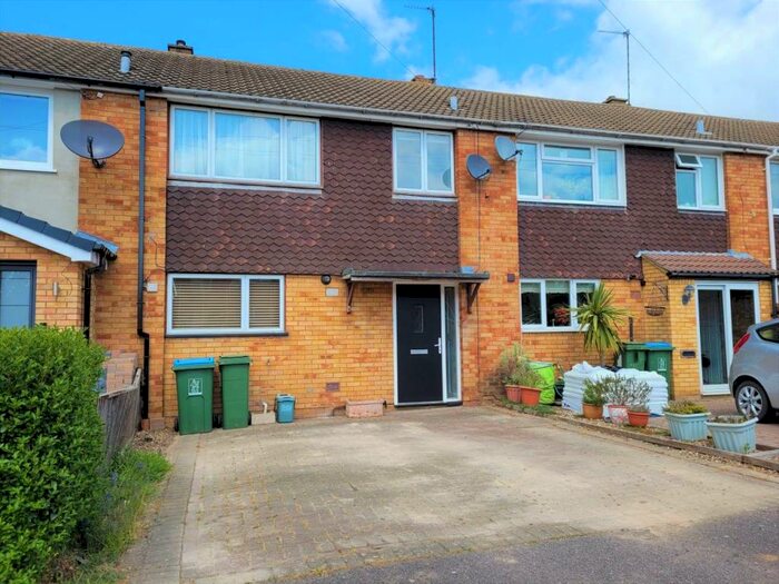3 Bedroom House To Rent In Woodstock Close, Aylesbury, HP21