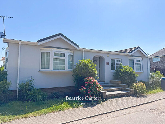 2 Bedroom Detached Bungalow For Sale In Park Home With An En-Suite, IP28
