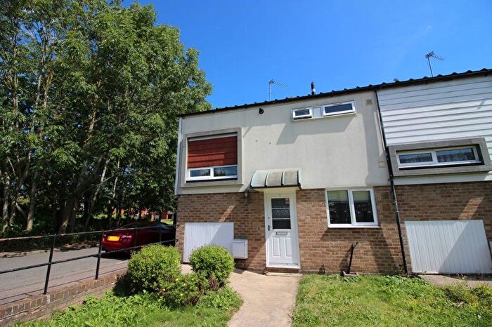 2 Bedroom Property To Rent In Trenchard Close, Stanmore, HA7