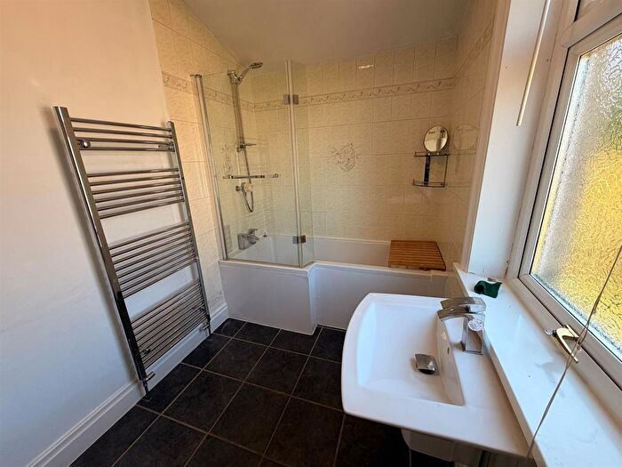 3 Bedroom Semi-Detached House To Rent In Leeds Road, Eccleshill, Bradford, BD2