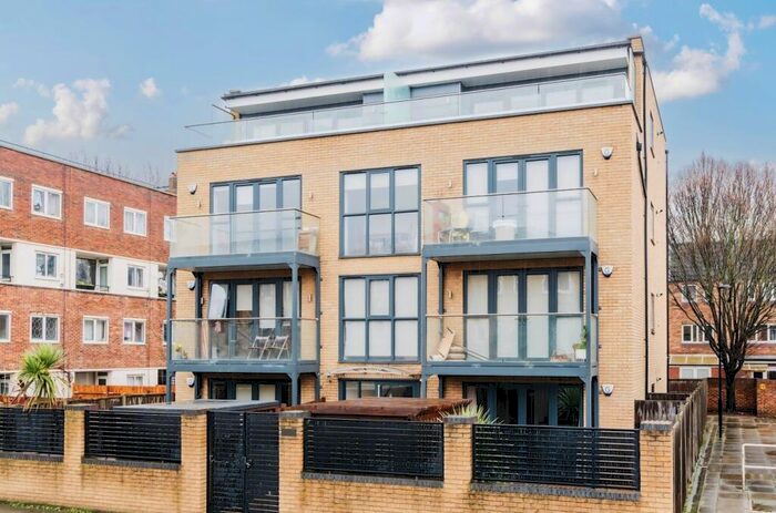 2 Bedroom Flat To Rent In Pomeroy Street New Cross, SE14