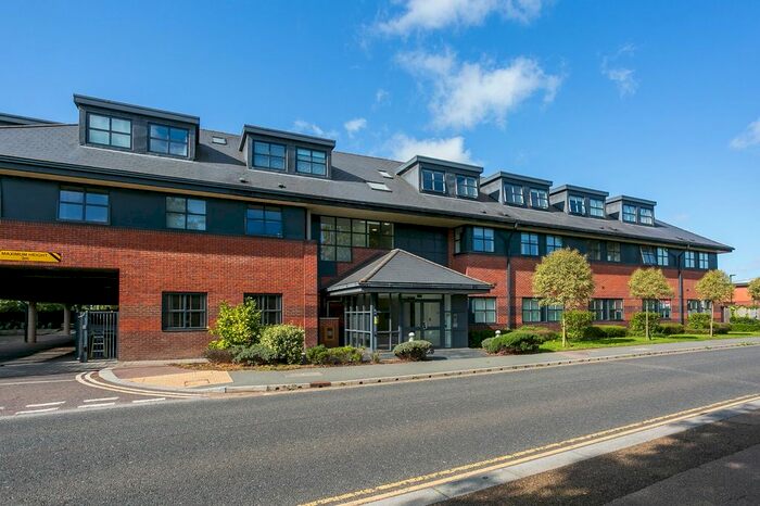 1 Bedroom Flat To Rent In Great North Road, Hatfield, Hertfordshire, AL9