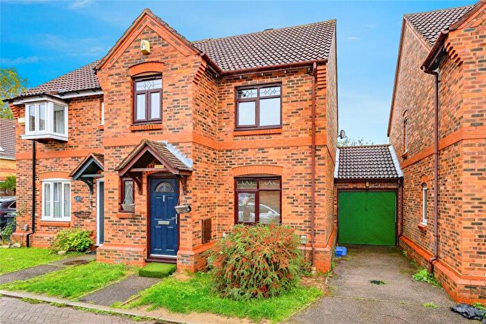 3 Bedroom Semi-Detached House For Sale In Muirfield, Luton, Bedfordshire, LU2
