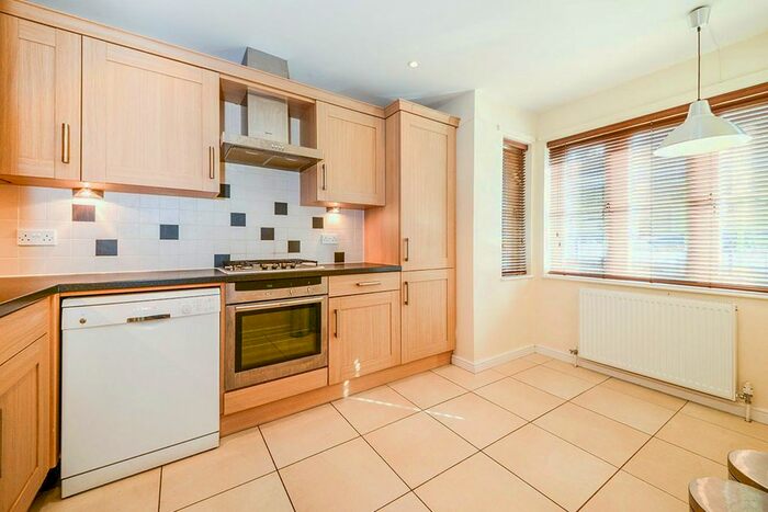 2 Bedroom Semi-Detached House To Rent In King Georges Avenue, Watford, WD18