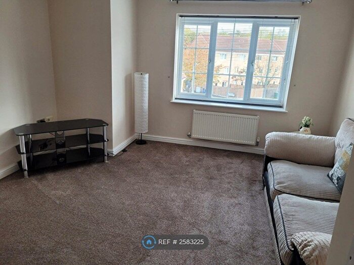 2 Bedroom Flat To Rent In Curbar Close, Mansfield, NG18