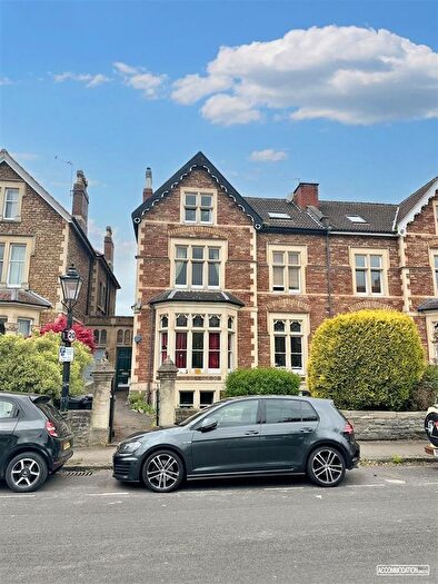 2 Bedroom Flat To Rent In Hurle Crescent, Bristol, BS8