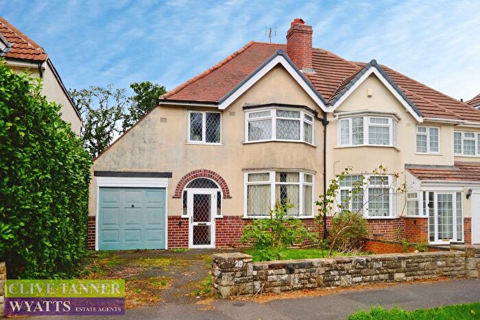 3 Bedroom Semi Detached House For Sale In Wycome Road, Birmingham, B28