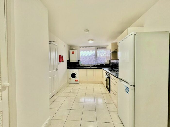 3 Bedroom Maisonette To Rent In St Stephens Road, Bow, E3