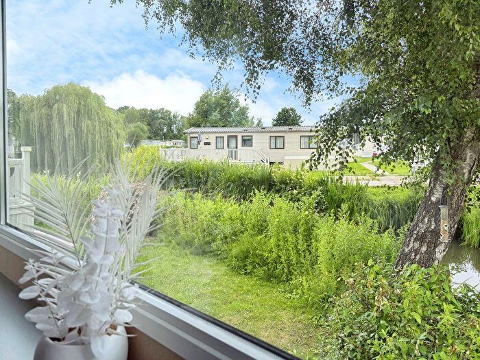 2 Bedroom Lodge For Sale In Mallard Lake, Cotswold Hoburne, Cotswold Lakes, GL7