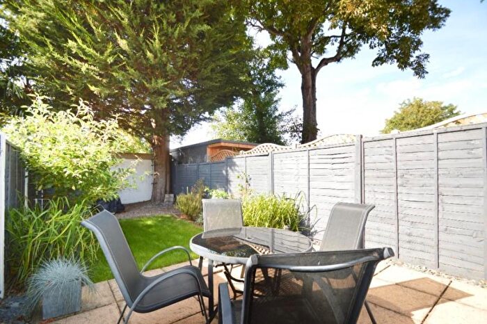 3 Bedroom Maisonette To Rent In Walton-On-Thames, Surrey, KT12