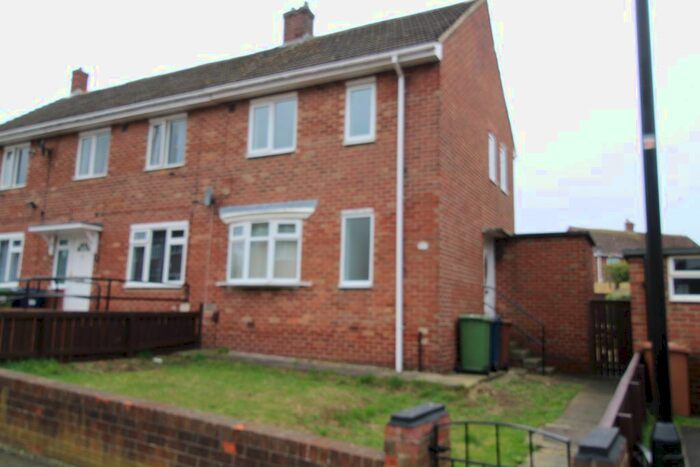 2 Bedroom Town House To Rent In Thorne Square, Sunderland, SR3