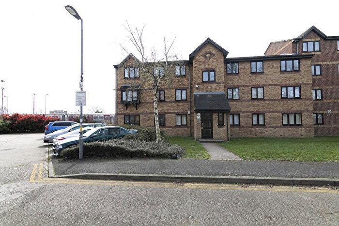 2 Bedroom Flat For Sale In Greenslade Road, Barking, IG11