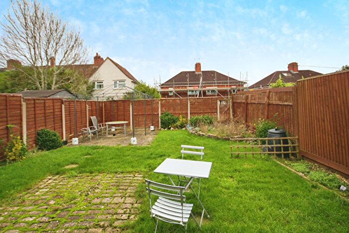 1 Bedroom Flat For Sale In Hottom Gardens, Bristol, Somerset, BS7