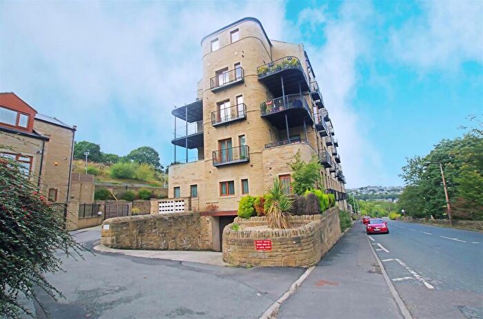 2 Bedroom Apartment For Sale In Stainland Road, Holywell Green, Halifax, HX4