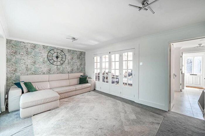 3 Bedroom Semi-Detached House For Sale In Combe Road, Watford, WD18