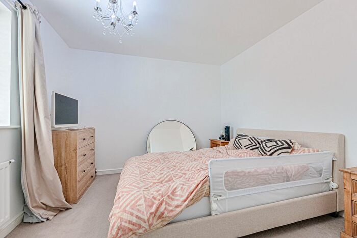 1 Bedroom Flat For Sale In Elizabeth Gardens, Rochford, SS4